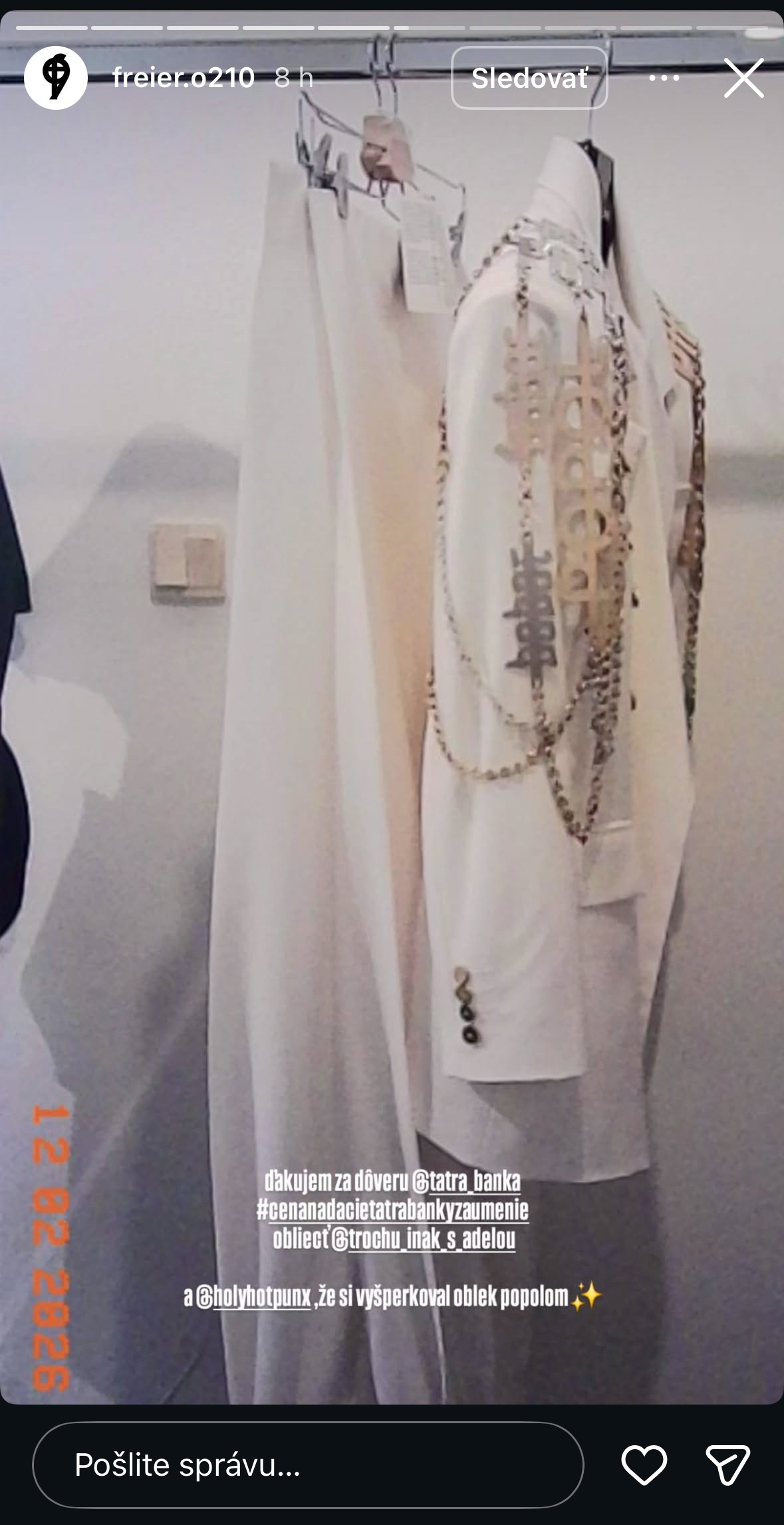 Autorkou modelu, v ktorom zažiarila Adela Vinczeová, je návrhárka Terézia Feňovčíková.