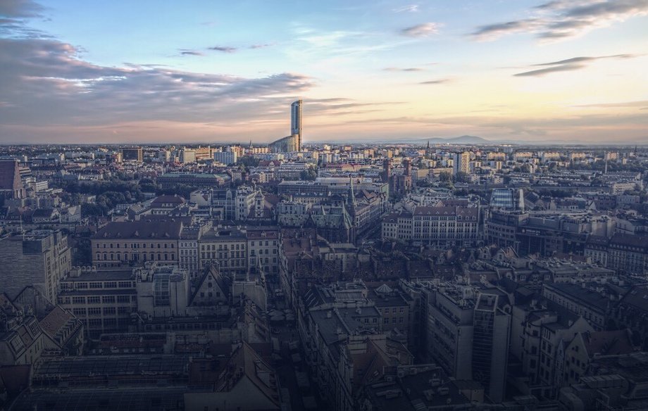 W Sky Tower znajduje się wrocławska siedziba Hicron