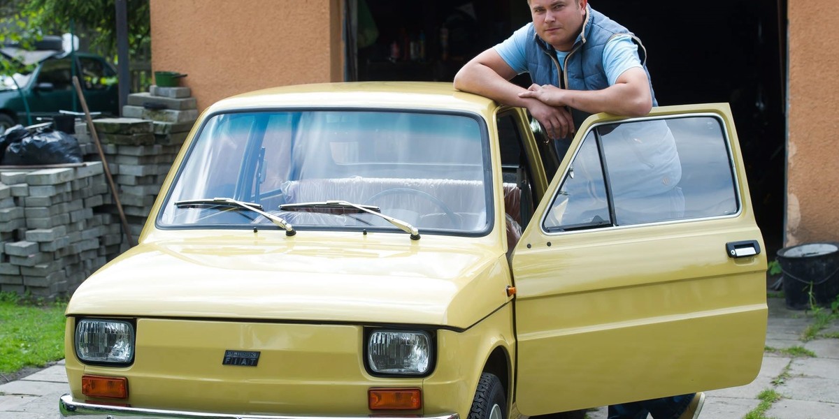 Fiat 126p z 1979 roku wystawiony na aukcje.