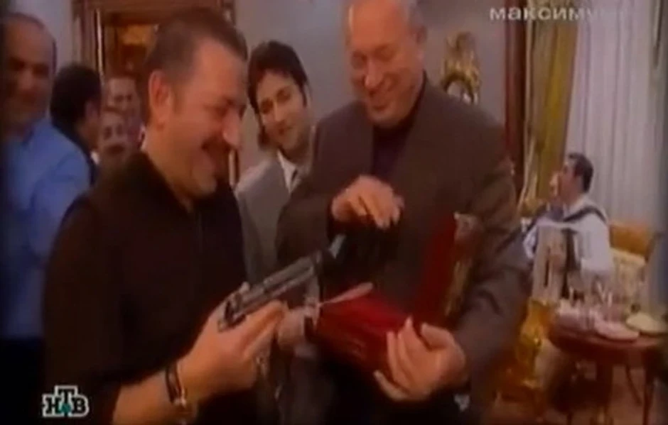 Povezuje se sa sumnjivim poslovima i ruskom mafijom