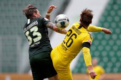 Kapitan Piszczek poprowadził BVB do wygranej. Kibice z kartonu na trybunach w Gladbach