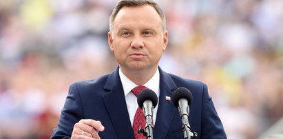 Prezydent rozdał fortunę z pieniędzy podatników