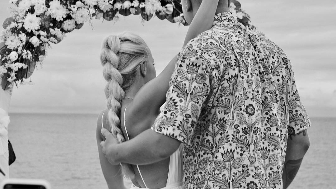 Moderátor a hypeman Marcel Osztás zomrel vo veku 37 rokov, zanechal po sebe manželku Ľubku a synčeka Olivera