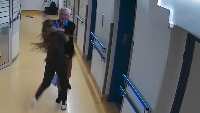 Opitý pacient útočí na sestru na urgente v Bratislave