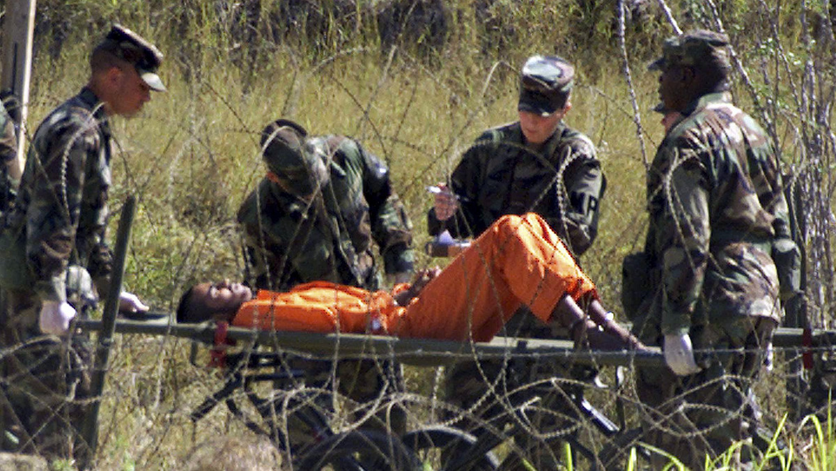 Rosyjski MSZ ostro skrytykował za nieprzestrzeganie praw człowieka USA w raporcie dotyczącym stanu tych praw w wielu państwach. Przywołał takie przykłady, jak więzienie Guantanamo i niesłuszne wyroki śmierci, by zarzucić USA hipokryzję w pouczaniu innych.