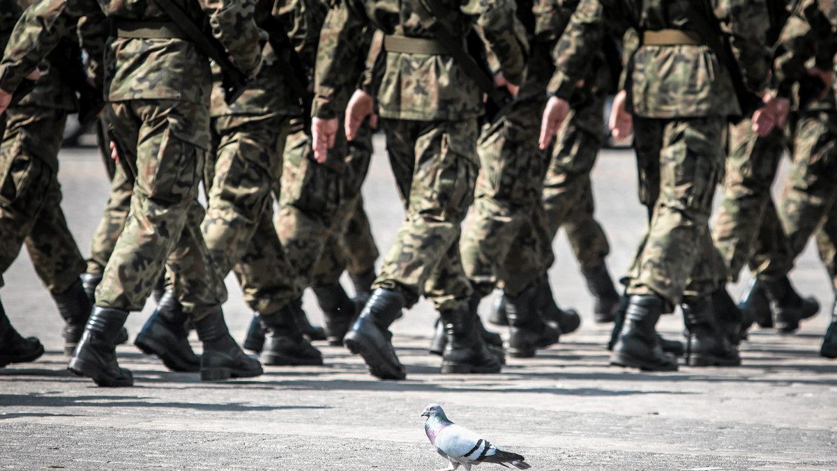146 ochotników do Terytorialnej Służby Wojskowej złożyło w Dębicy (Podkarpackie) uroczystą przysięgę wojskową. Podobną przysięgę kolejnych 220 żołnierzy złoży dziś po południu w Jarosławiu.