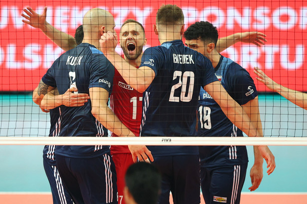 Radość zawodników Polski podczas meczu grupy C mistrzostw świata siatkarzy z reprezentacją USA w Katowicach