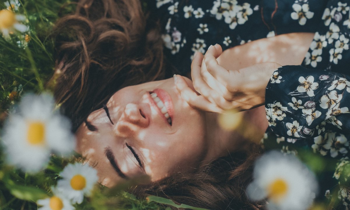 Krem, który przechytrzy zmarszczki i przebarwienia. Zwalcza jedną z najważniejszych przyczyn ich powstawania