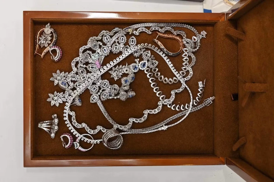 Oduzet skupocen nakit