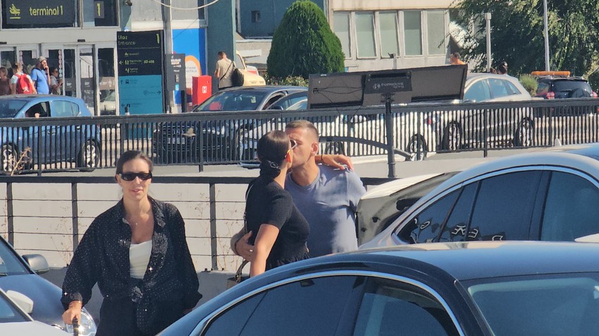 Katarina Grujić i Marko Gobeljić na aerodromu, pali poljupci