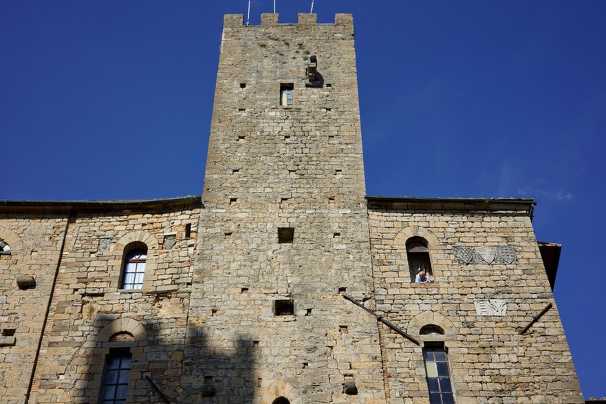 Palazzo Pretorio o zachodzie słońca.