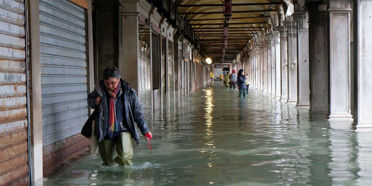 Rekordowy przypływ w Wenecji.