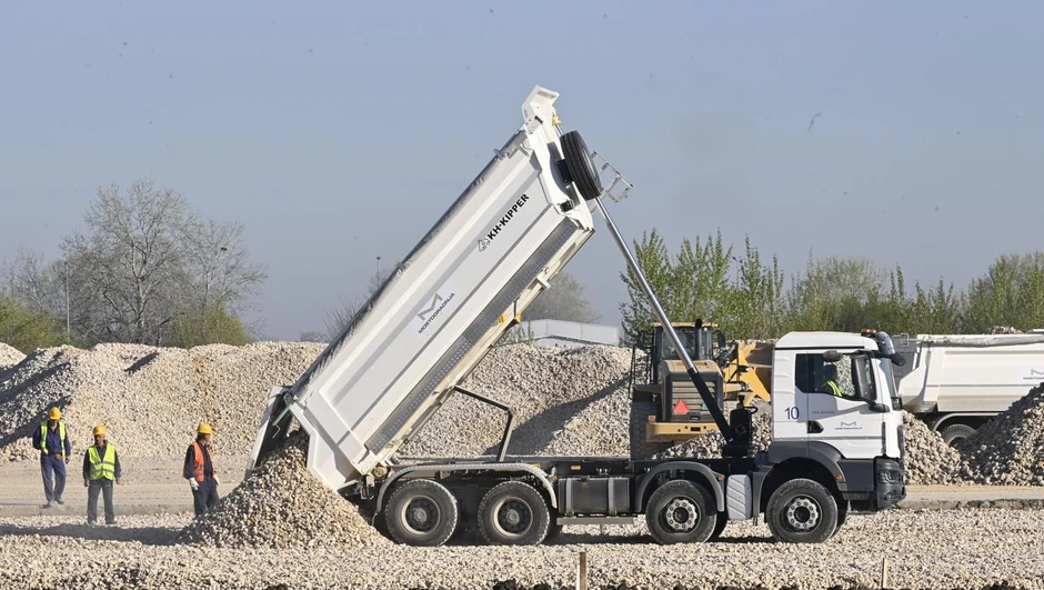 Radovi na Makiškom polju