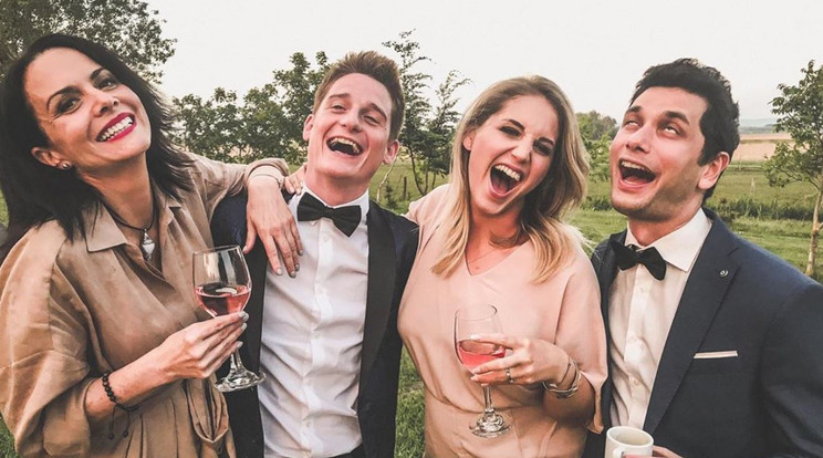 A sorozat színészei egy is-merősük esküvőjén: Deutsch Anita (balról), Kiss Péter Balázs és Nyári Dia /Fotó: Instagram