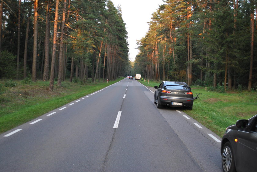 Podczas wyprzedzania kierowca stracił panowanie nad autem