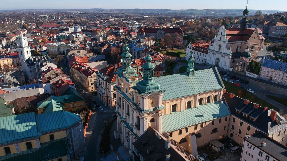 Ambasada Ukrainy w Polsce jest oburzona decyzją rady miejskiej w Przemyślu o zniesieniu nazwy ulicy na cześć biskupa greckokatolickiego Jozafata Kocyłowskiego - poinformowała ambasada na Facebooku.