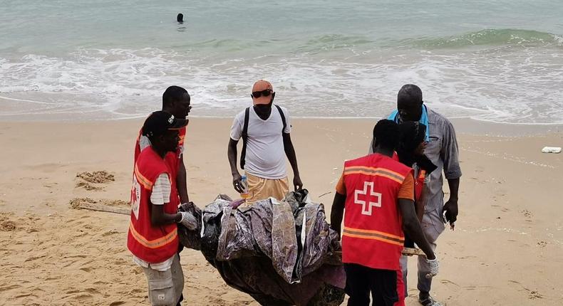 Au moins 15 morts dans le naufrage d'une embarcation de migrants au large de Ouakam
