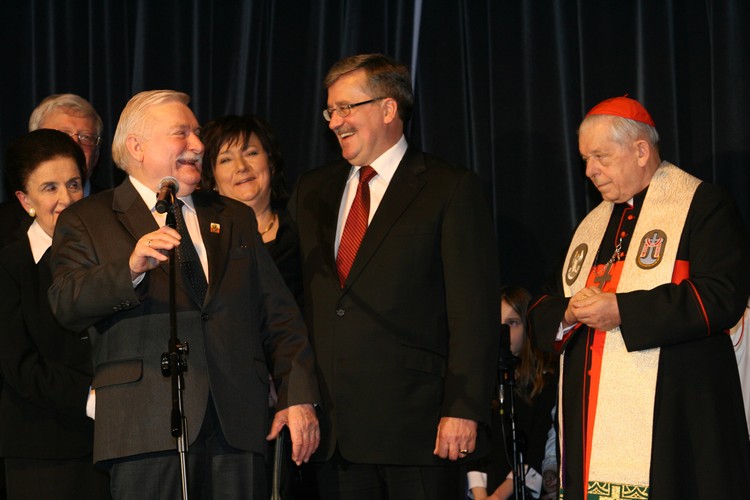 Lech Wałęsa, Bronisław Komorowski i kardynał Józef Glemp