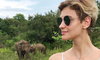 Dekolt Kaczoruk przyćmił jej zdjęcie ze słoniami