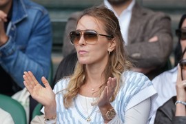 Jelena Đoković nosi NAOČARE ZA SUNCE koje podmlađuju i odgovaraju svakom obliku lica: RETRO I MODERNE u isto vreme, a ne koštaju bogatstvo