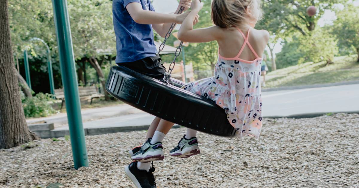 10 krajów, w których dzieci są najszczęśliwsze. Polska daleko w tyle