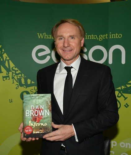 Dan Brown (autor m. in. 'Kodu Leonarda da Vinci' i 'Inferno') - zarobił 22 mln dol.