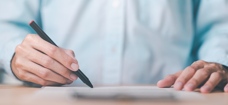 Praca na umowie zlecenie a emerytura. Jak praca na umowie zlecenie wpływa na wysokość emerytury?