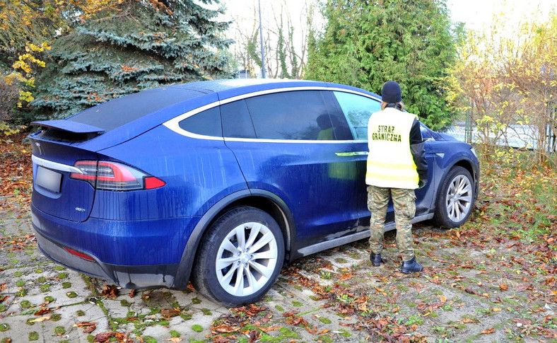 Znalazła się Tesla skradziona z parkingu Straży Granicznej