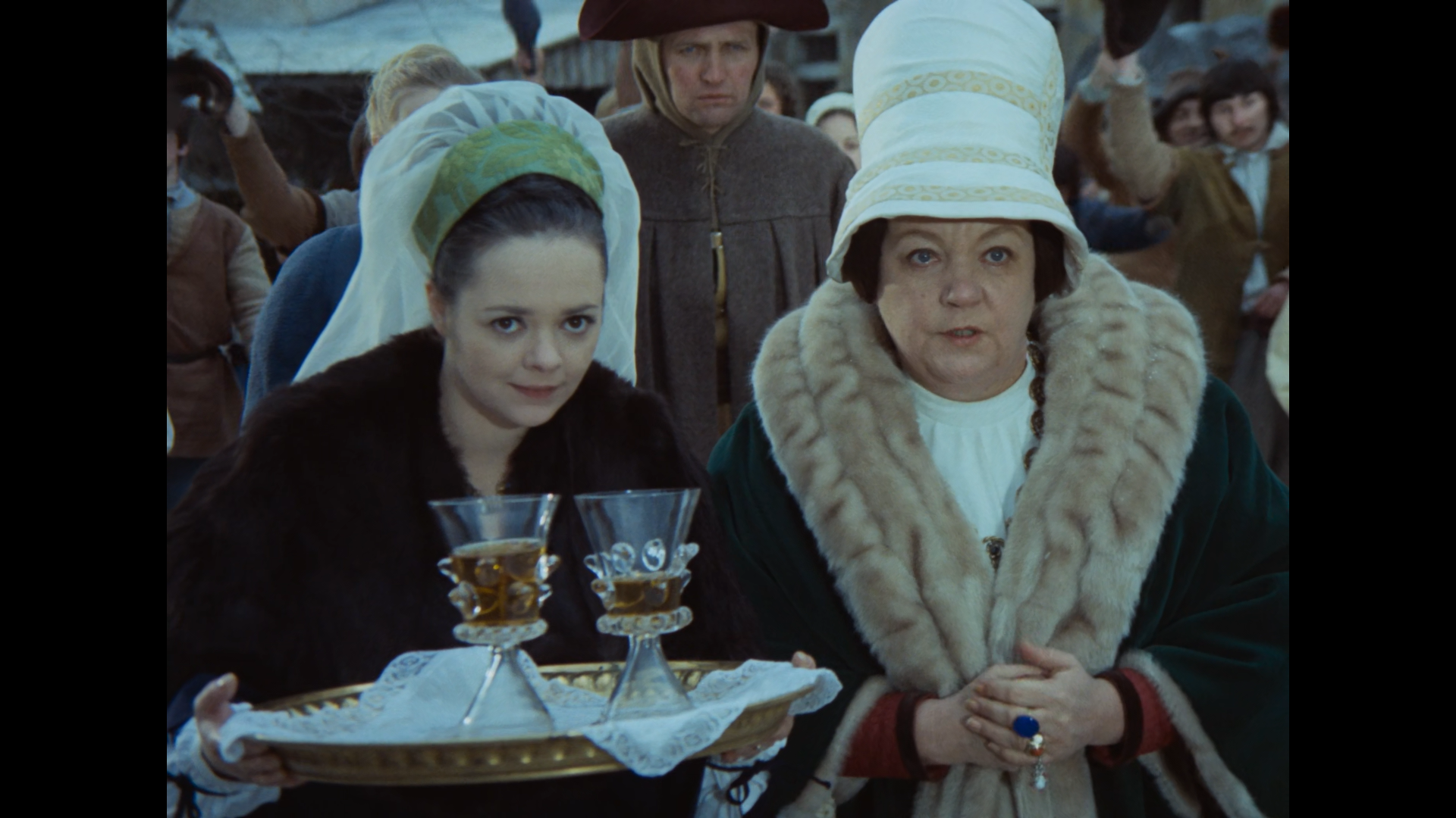 Dana Hlaváčová a Carola Braunbock v rozprávke Tri oriešky pre Popolušku.