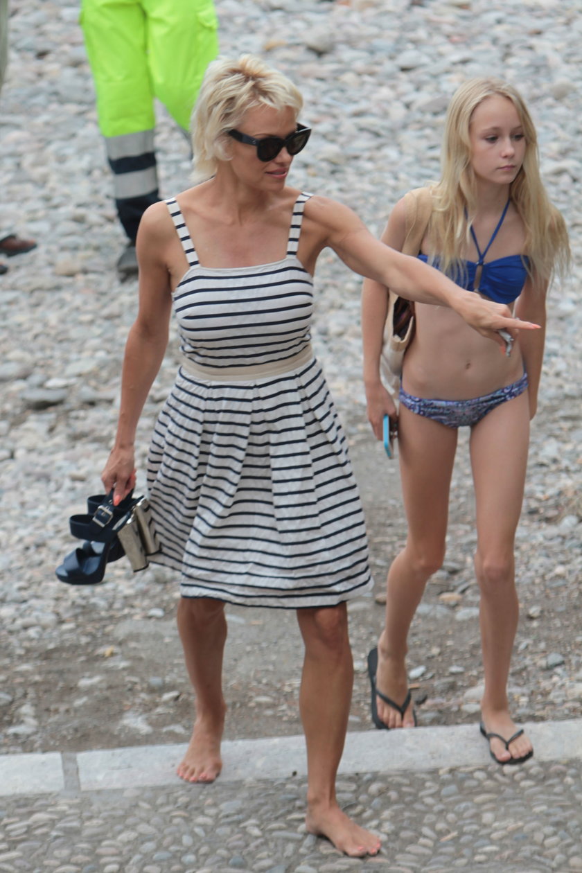 Pamela Anderson na plaży we Włoszech