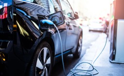 Fabryki aut czekają na chipy