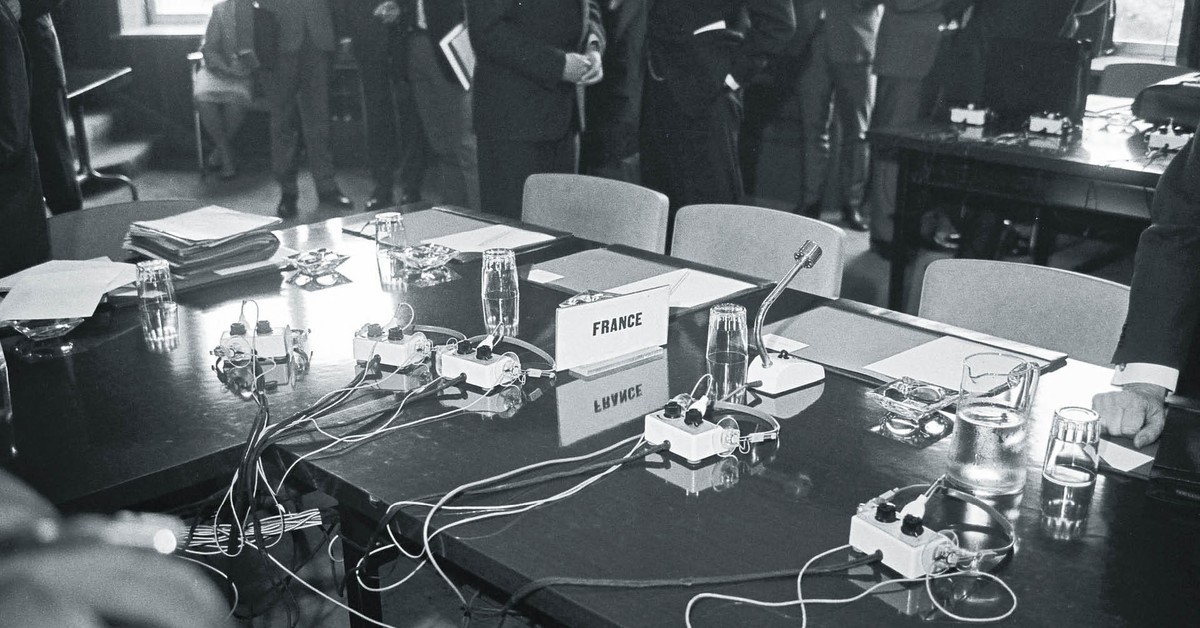 Bruksela: puste krzesła de Gaulle’a