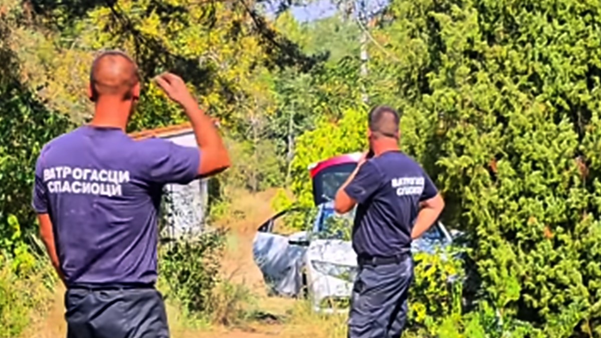 Vatrogasci u selu Šumarak