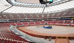 Tor na PGE Narodowym gotowy do wielkiego ścigania. Wiemy, ile tirów z piaskiem wjechało na stadion