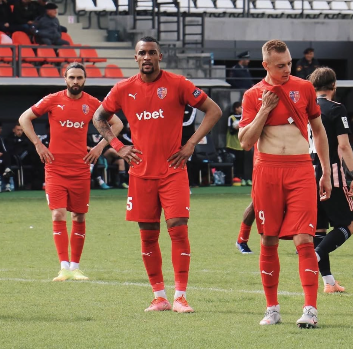 Lionel Adams prišiel o život. 