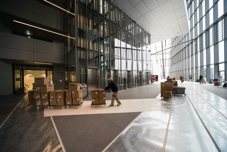 Pierwszy przetarg na generalnego wykonawcę zamknięto 25 czerwca 2008 r., gdyż wyniki były niezadowalające z ekonomicznego punktu widzenia.