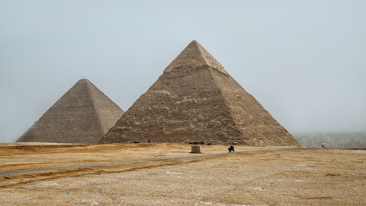 Egipt: atak na autokar w pobliżu piramid w Gizie