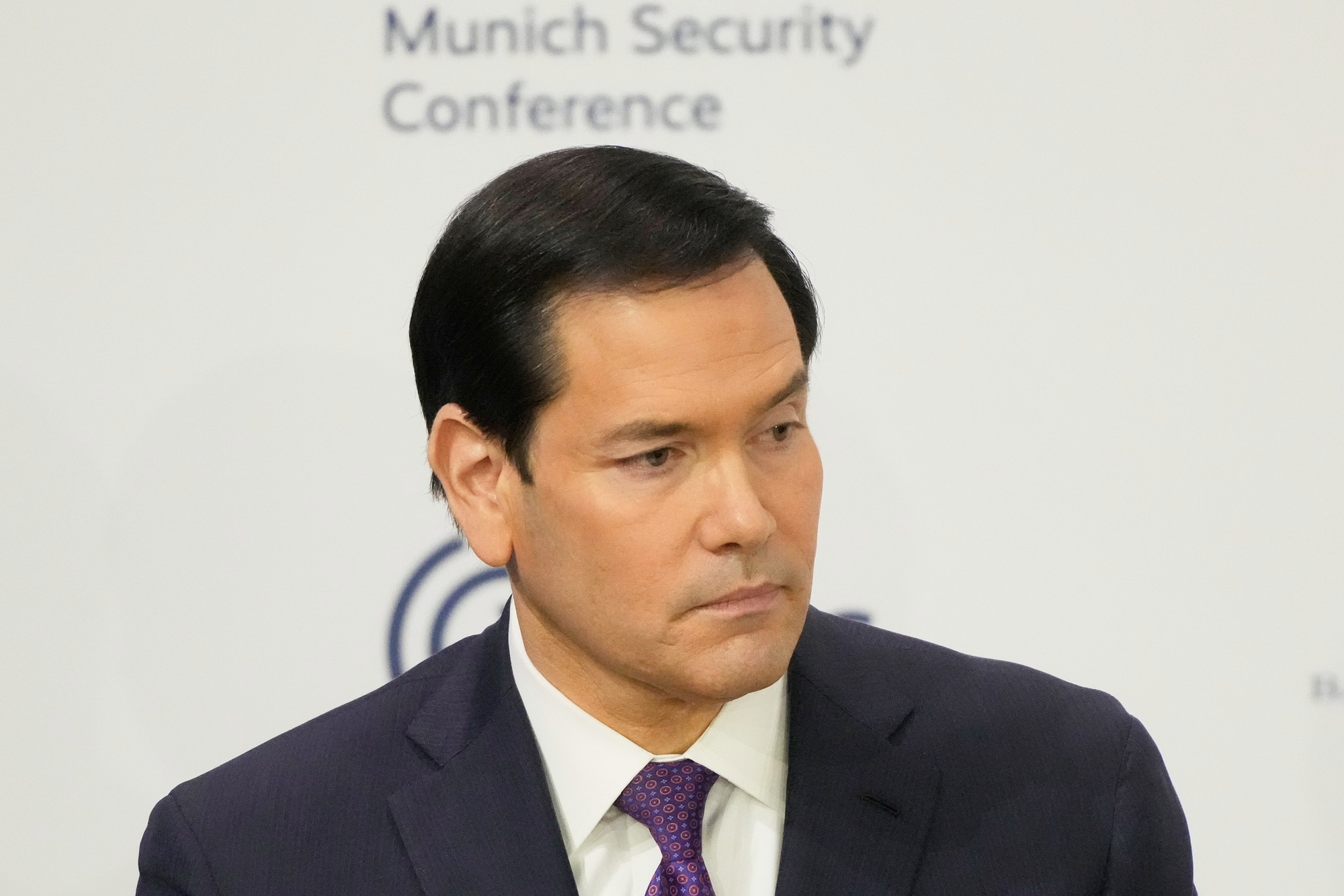 Americký minister zahraničných vecí Marco Rubio počas prejavu na Mníchovskej bezpečnostnej konferencii (MSC) v Mníchove.