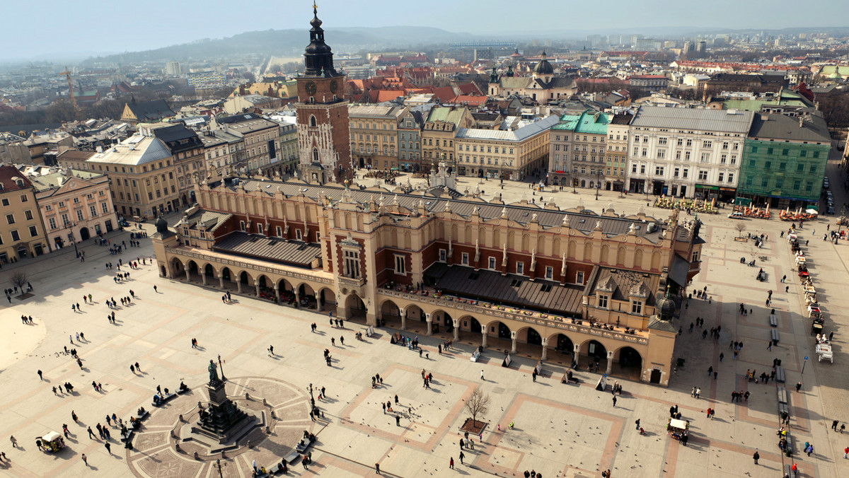 Pracownicy krakowskiego Zarządu Infrastruktury Komunalnej i Transportu przymierzają się do zakupu własnego drona. Jak przekonują latająca maszyna będzie miała praktyczne zastosowanie w bieżących zadaniach.