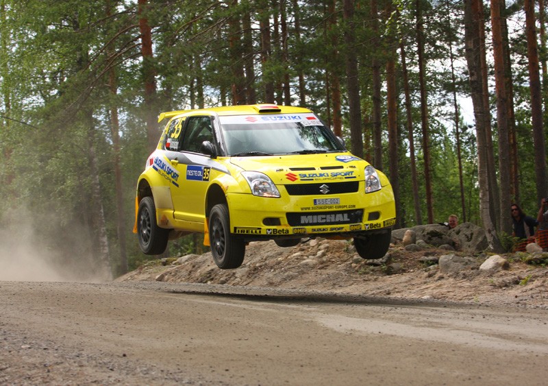 Polska załoga Michał Kościuszko i Maciej Szczepaniak (Suzuki Swift Super 1600) ukończyła rajd na trzecim miejscu w klasyfikacji JWRC