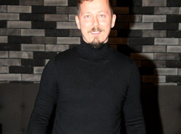 Folker, koji je dobio troje dece sa voditeljkom, je odveo najmlađeg sina u Prizren na liturgiju! (Foto)