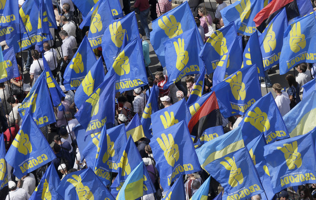 Mobilny majdan w Kijowie. Samochodowy protest na Ukrainie