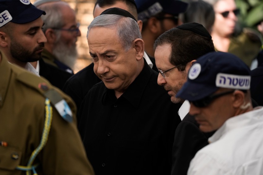 Benjamin Netanjahu i Isak Hercog na sahrani izraelskog vojnika ubijenog u Gazi u Hercliji 8. decembra