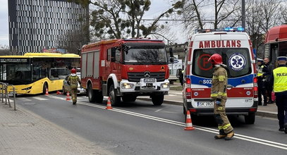 Dramatyczny wypadek w Katowicach. Wysiadł z tramwaju i wpadł pod autobus