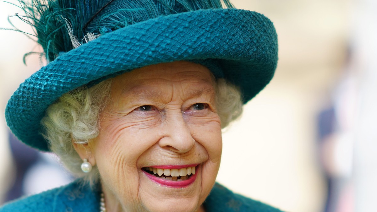 Otvorena izložba u čast 100. rođendana kraljice Elizabete i njenog jedinstvenog modnog stila