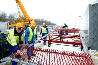 Rozpoczyna się montaż fasady na Stadionie Narodowym - zobacz zdjęcia