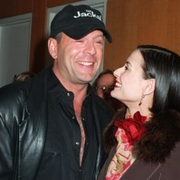 Döntöttek: így próbál segíteni a súlyos beteg Bruce Willis családja