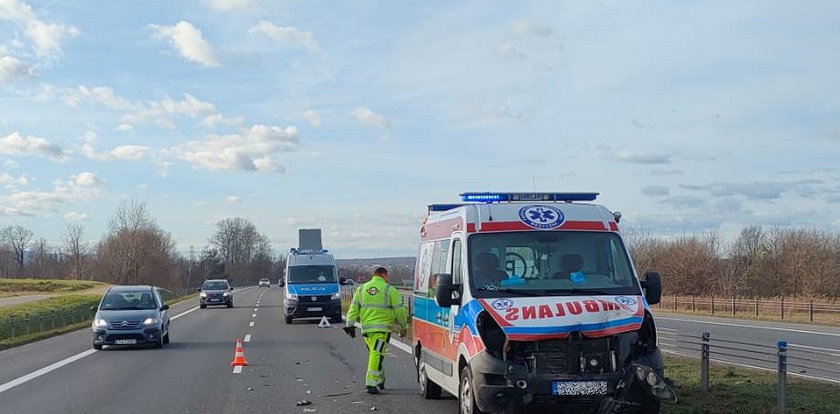 Niezwykły wypadek karetki przewożącej chorego. Nagle na drodze pojawił się intruz