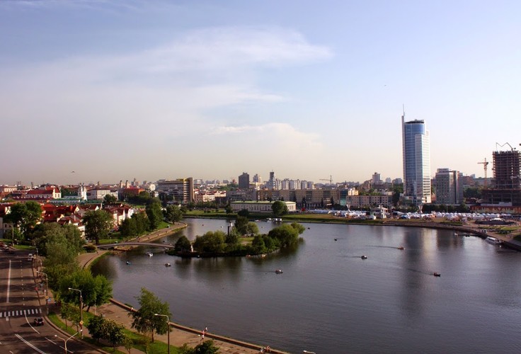 Panorama Mińska z hostelowego balkonu.