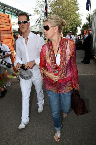 Corinna i Michael Schumacherowie w Australii w 2010 r.